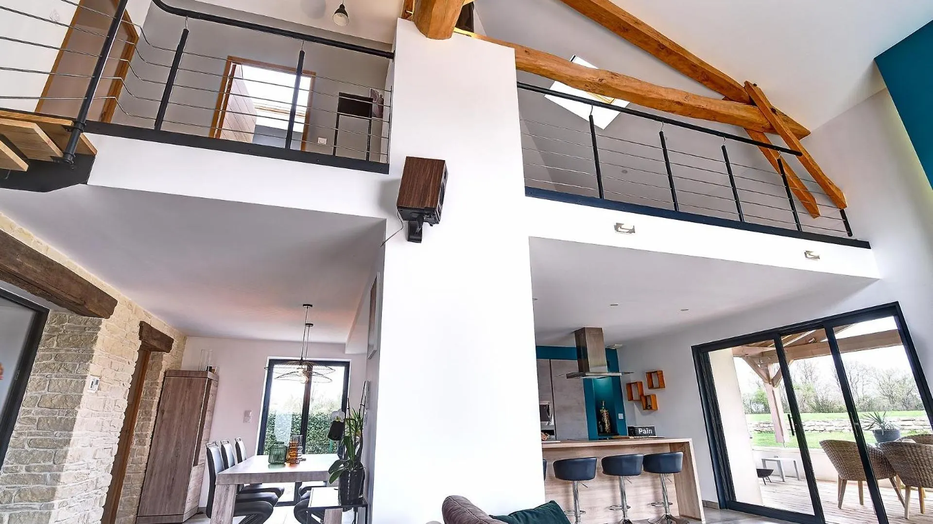 Ici On Est A Laiz Villa