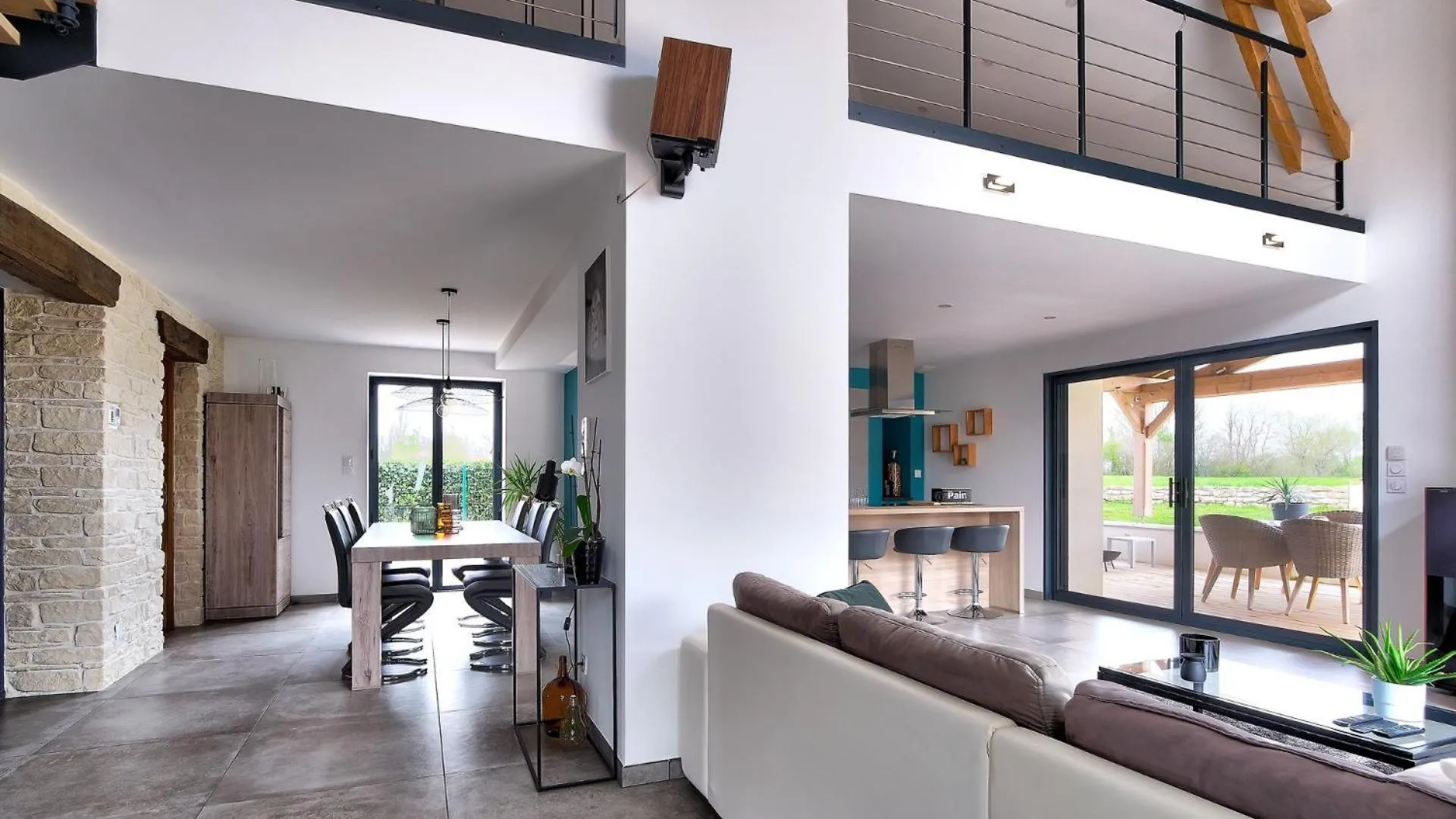 Ici On Est A Laiz Villa France