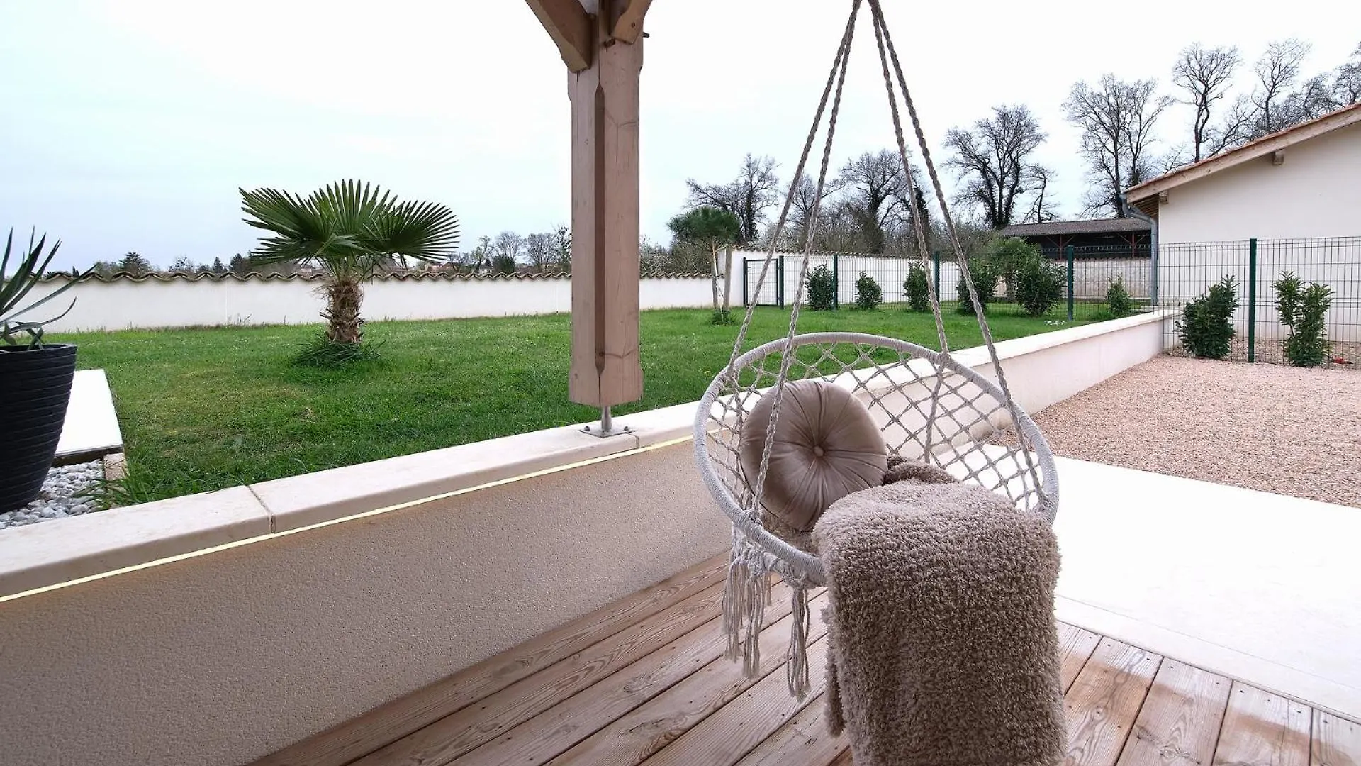Ici On Est A Laiz Villa