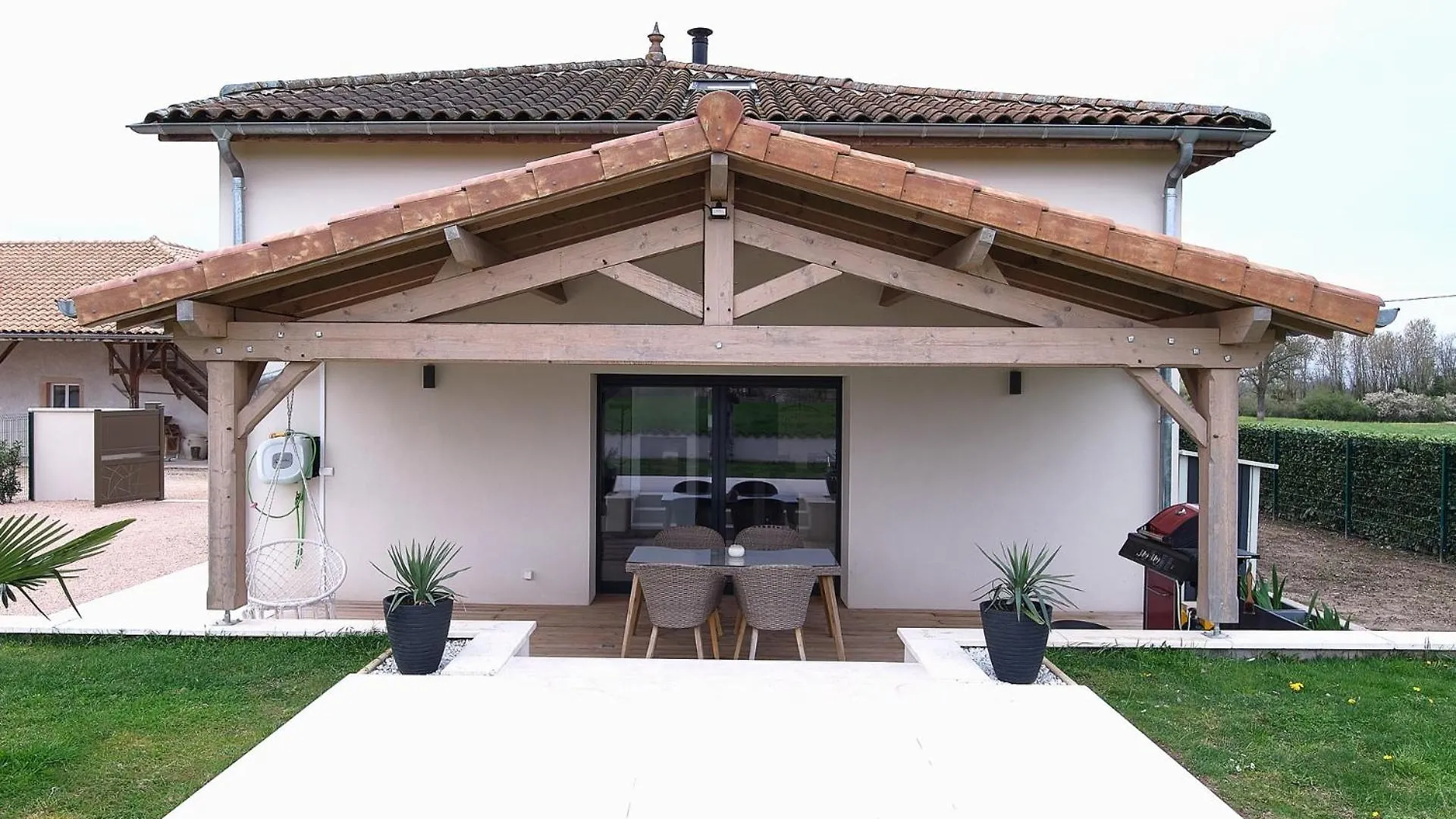Ici On Est A Laiz Villa