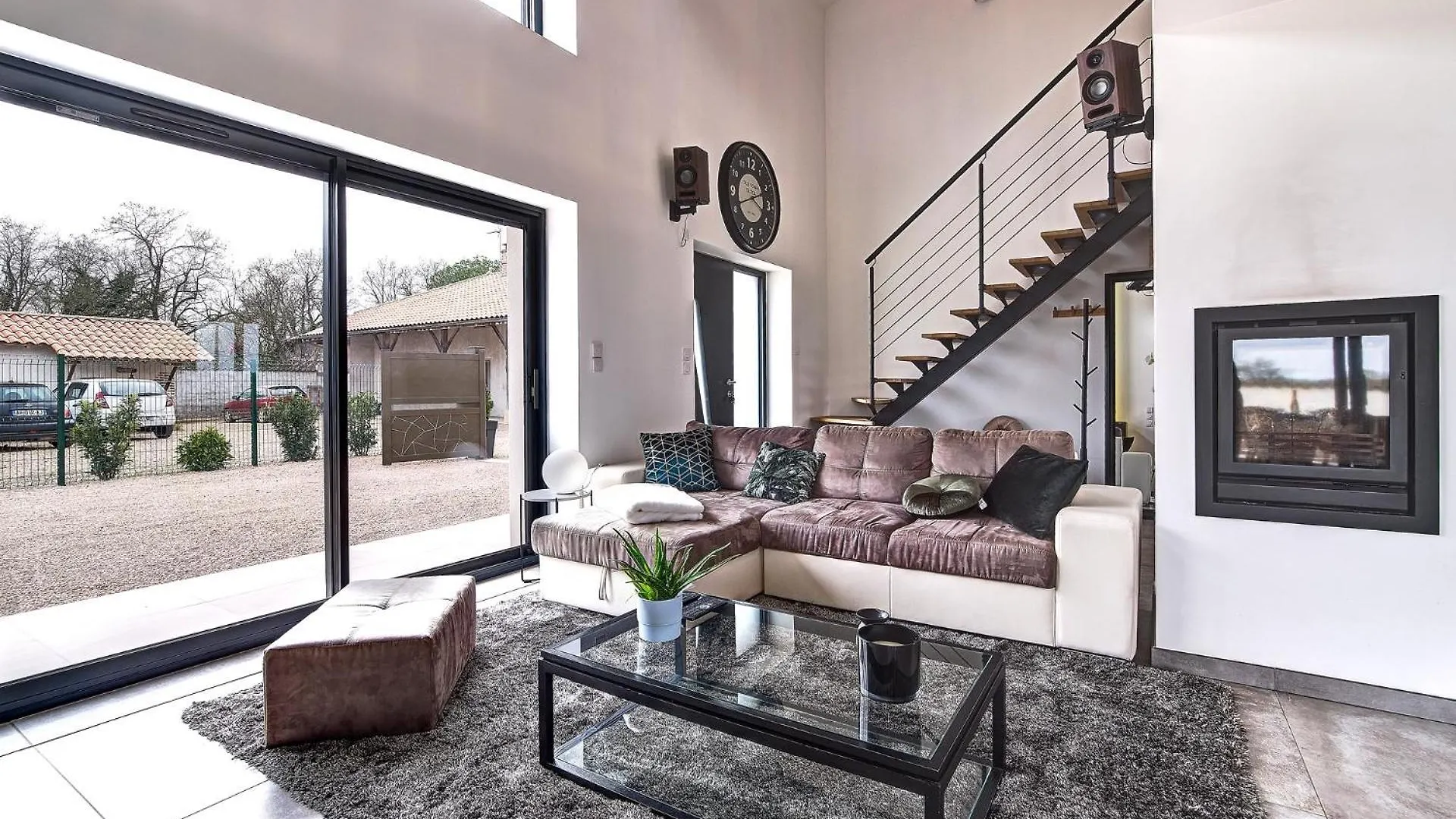 Ici On Est A Laiz Villa France