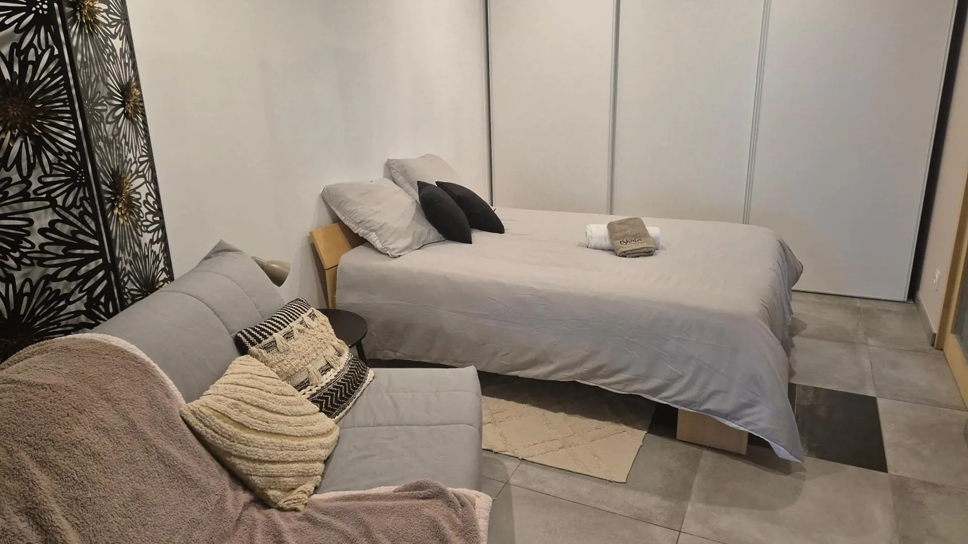 Ici On Est A Laiz Villa France