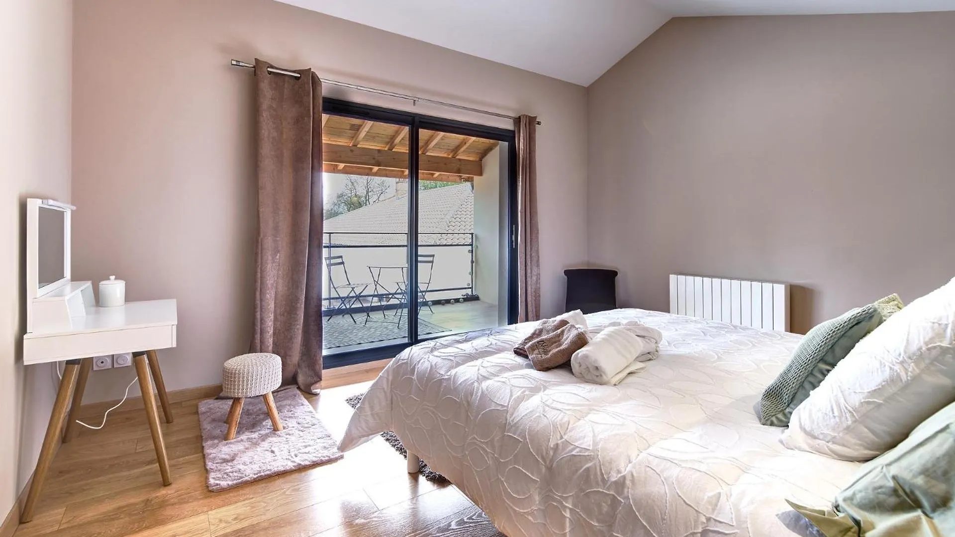 Villa Ici On Est A Laiz 0*,  France